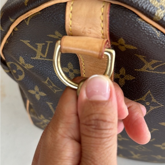 💯Authentic travel bag size 45 NO SMELLS/ODOR PET AND SMOKE FREE HOME! - Picture 5 of 10